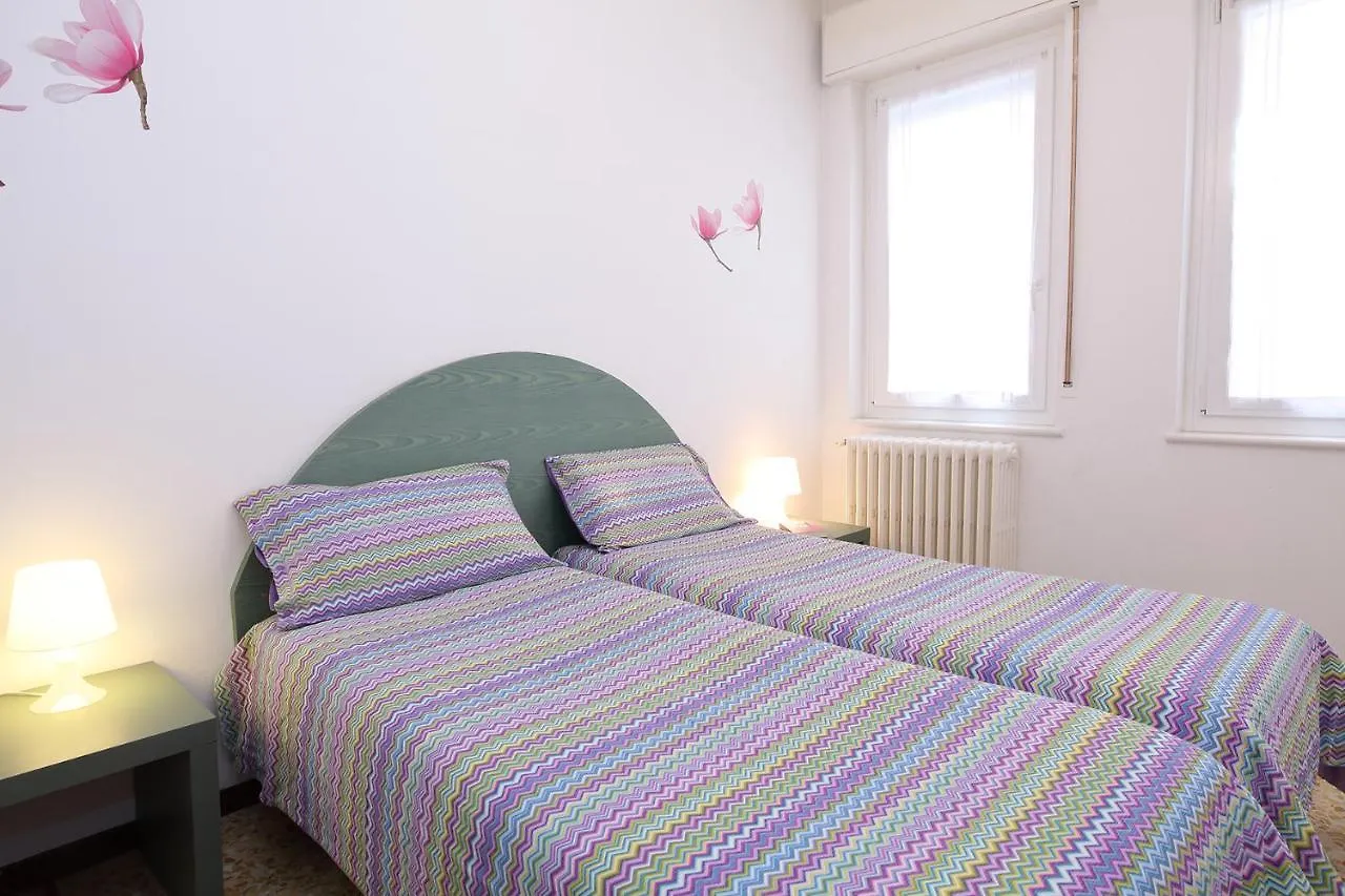 Residence Giusti 6 Milan 2*,  Italy