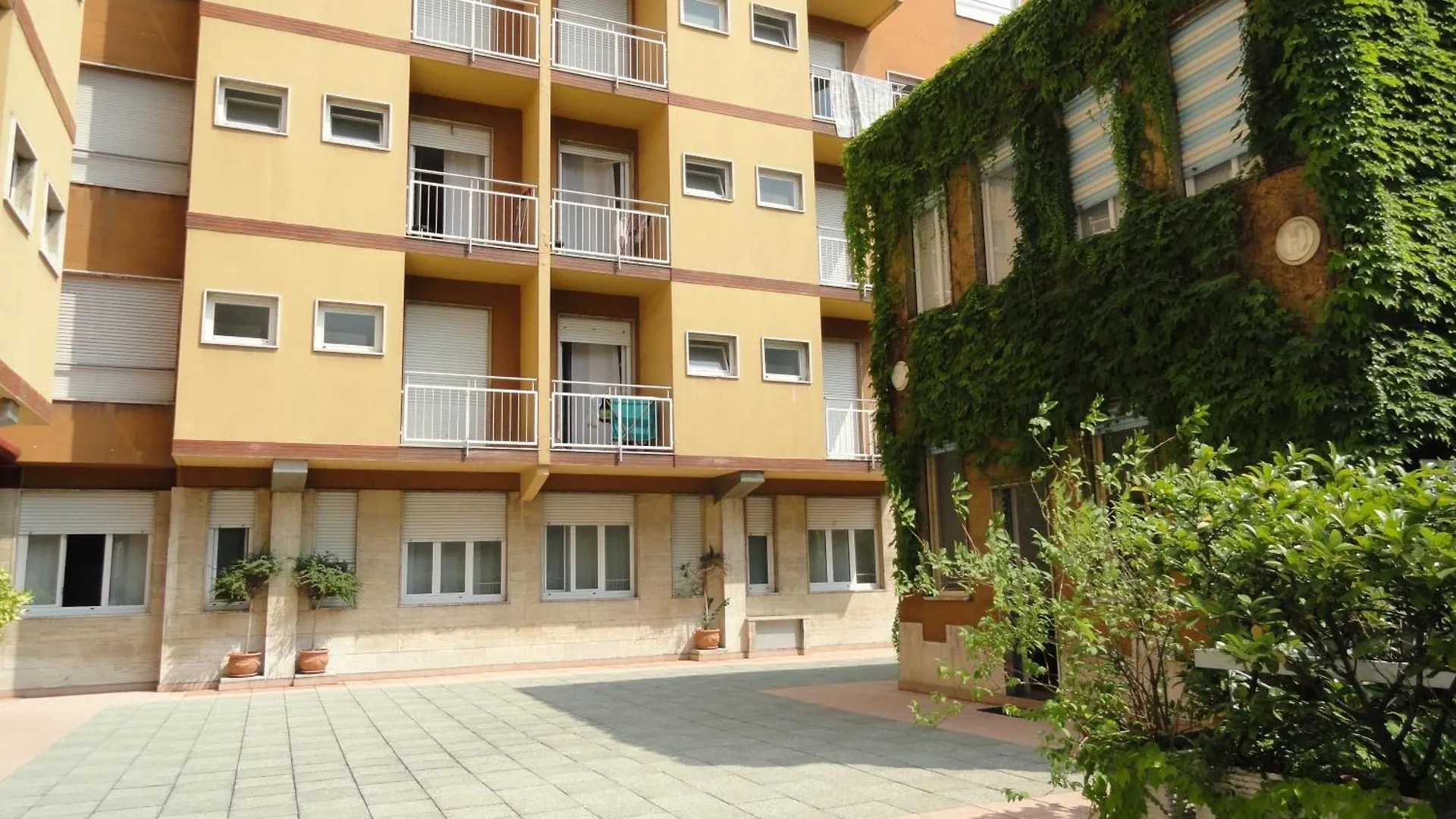 Aparthotel Residence Giusti 6 Milan